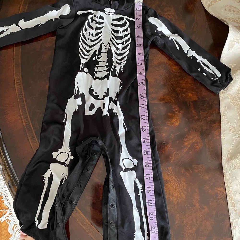 Skeleton costume for 6-12 months. Great condition used one for an hour.